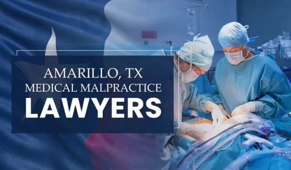 La bandera estatal de Texas se integra en un entorno sanitario de Amarillo donde se ha producido un caso de negligencia médica, lo que ilustra la necesidad de contar con abogados especializados en negligencia médica para ayudar a los pacientes que han sufrido daños a manos de profesionales médicos y centros de salud.