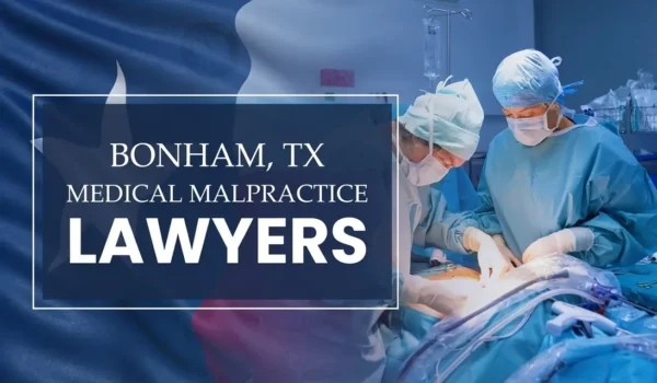 La bandera del Estado de Texas mezclándose con un entorno sanitario en Bonham donde se ha producido una negligencia médica, representando la necesidad de Abogados de Negligencias Médicas para ayudar a los pacientes perjudicados por profesionales médicos y centros sanitarios.