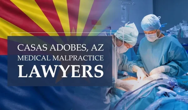 La bandera del estado de Arizona se integra en un entorno sanitario de Casas Adobes donde se ha producido un caso de negligencia médica, lo que pone de manifiesto la necesidad de contar con abogados especializados en negligencia médica para ayudar a los pacientes que han sufrido daños a manos de profesionales sanitarios y centros de salud.