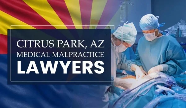 La bandera del estado de Arizona se integra en un entorno sanitario de Citrus Park donde se ha producido un caso de negligencia médica, lo que ilustra la necesidad de contar con abogados especializados en negligencia médica para ayudar a los pacientes que han sufrido daños a manos de profesionales médicos y centros de salud.
