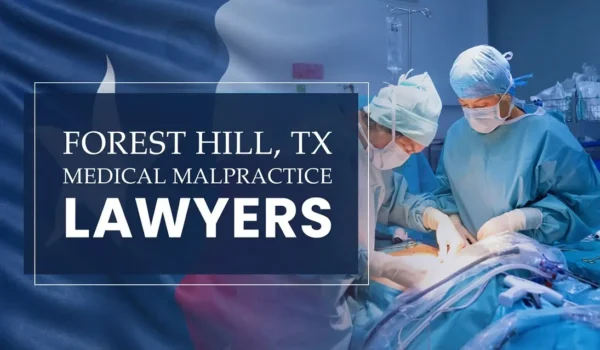 La bandera del Estado de Texas se mezcla con un entorno sanitario de Forest Hill en el que se ha producido una negligencia médica, lo que representa la necesidad de que los abogados especializados en negligencias médicas ayuden a los pacientes perjudicados por los profesionales médicos y los centros sanitarios.
