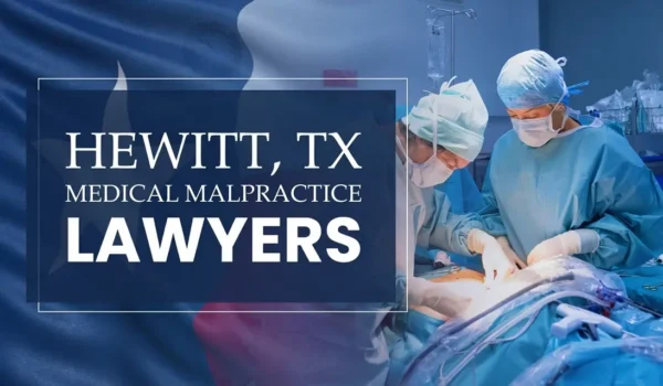 La bandera del Estado de Texas se mezcla con un entorno sanitario en Hewitt donde se ha producido una negligencia médica, lo que representa la necesidad de que los abogados especializados en negligencias médicas ayuden a los pacientes perjudicados por los profesionales médicos y los centros sanitarios.