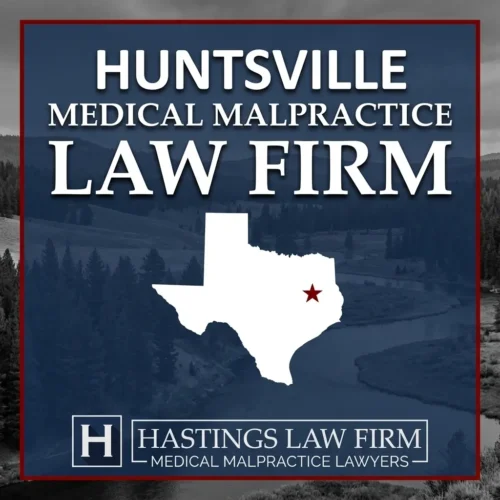 Los mejores abogados especializados en negligencia médica en Huntsville Texas Una imagen panorámica de Huntsville Texas. Una estrella roja señala el lugar donde los abogados locales especializados en negligencia médica han ayudado a pacientes lesionados. El logotipo de Hastings Law Firm aparece en la parte inferior.