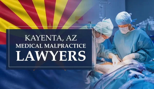 La bandera del estado de Arizona se integra en un entorno sanitario de Kayenta donde se ha producido un caso de negligencia médica, lo que ilustra la necesidad de contar con abogados especializados en negligencia médica para ayudar a los pacientes que han sufrido daños a manos de profesionales médicos y centros de salud.