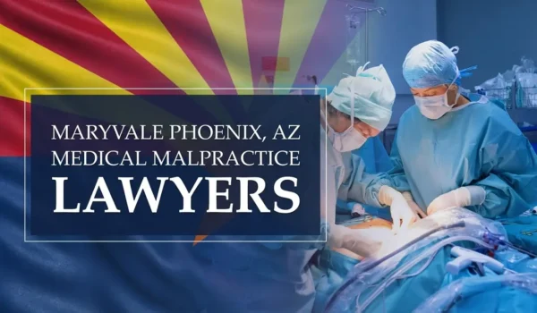 La bandera del estado de Arizona se integra en un entorno sanitario de Maryvale, en Phoenix, donde se ha producido un caso de negligencia médica, lo que pone de manifiesto la necesidad de contar con abogados especializados en negligencia médica para ayudar a los pacientes que han sufrido daños a manos de profesionales médicos y centros de salud.