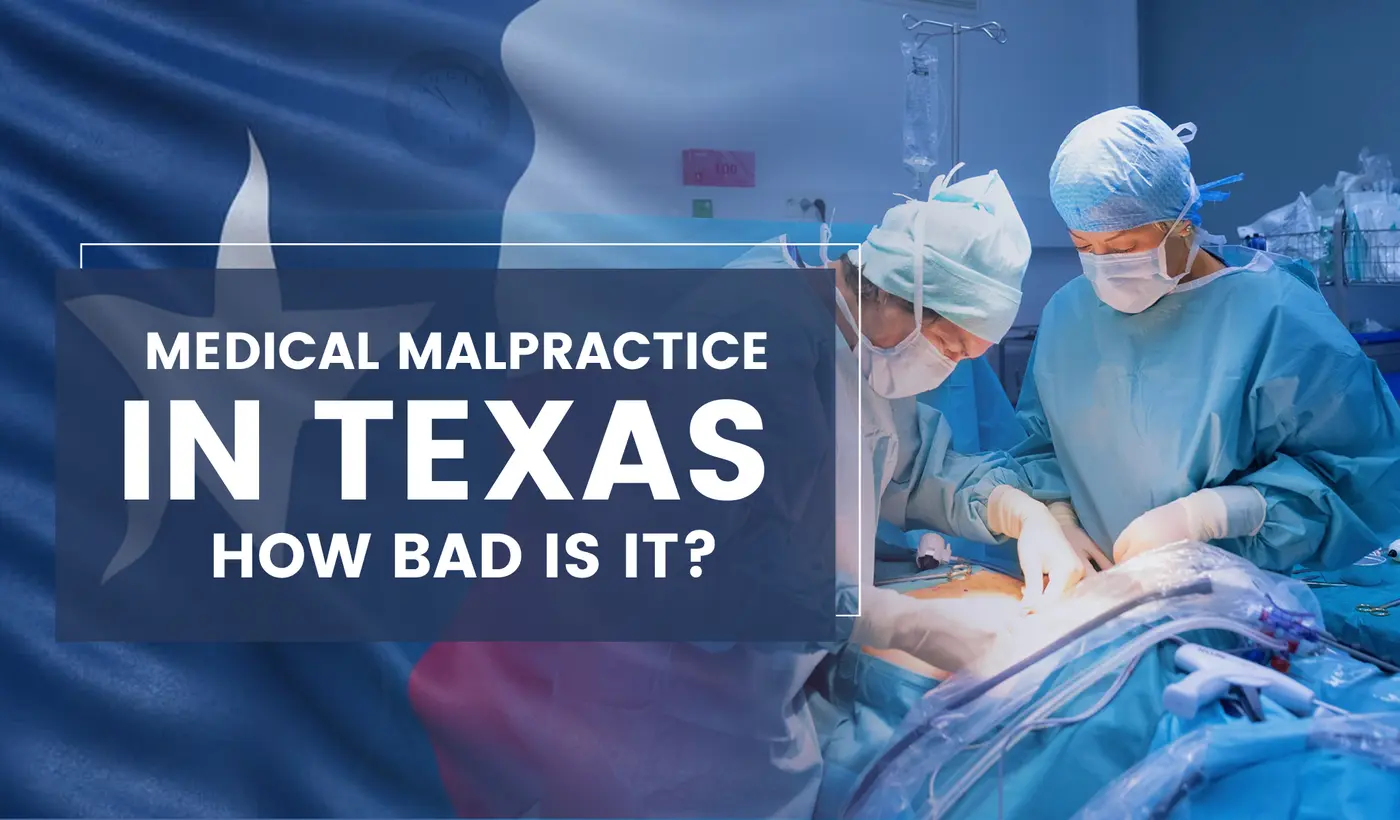 La bandera de Texas cubre el fondo mientras los cirujanos trabajan en primer plano, ejemplificando el riesgo de negligencia médica en Texas.
