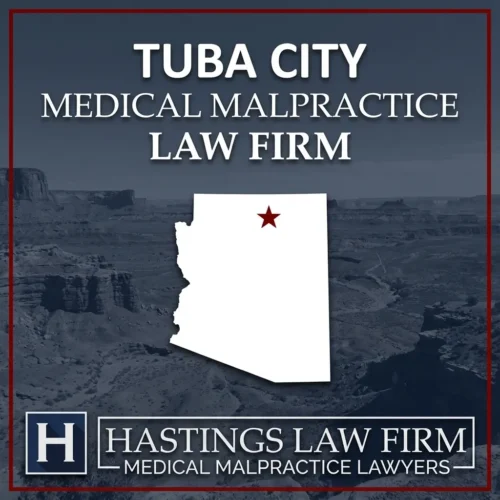Los mejores abogados especializados en negligencia médica en Tuba City, Arizona Una vista panorámica de Tuba City, Arizona. Una estrella roja señala el lugar donde los abogados locales especializados en negligencia médica han ayudado a pacientes lesionados. El logotipo de Hastings Law Firm aparece en la parte inferior.
